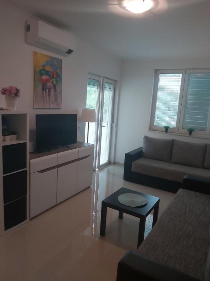 Apartment Adrijana Новалья Экстерьер фото