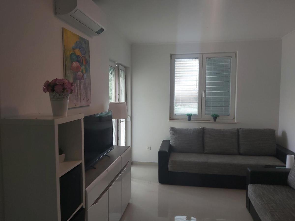 Apartment Adrijana Новалья Экстерьер фото